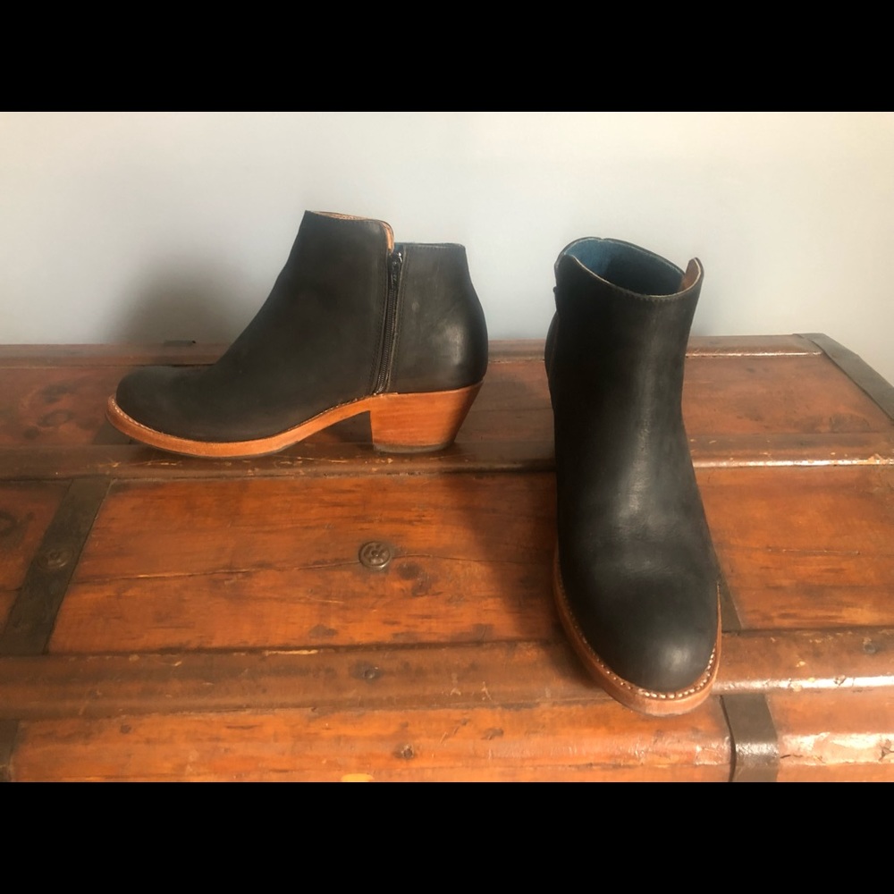 Adelante Boots